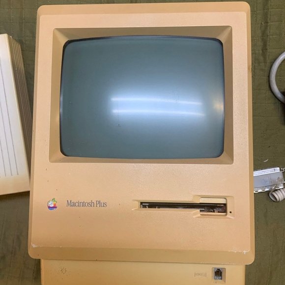 Macintosh Plus 1Mb and Hard Disk 20SC - Picture 9 of 12